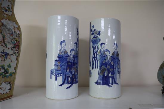 A pair of Chinese underglaze blue and copper red cylindrical hat stands, late 19th century, H. 28.7cm